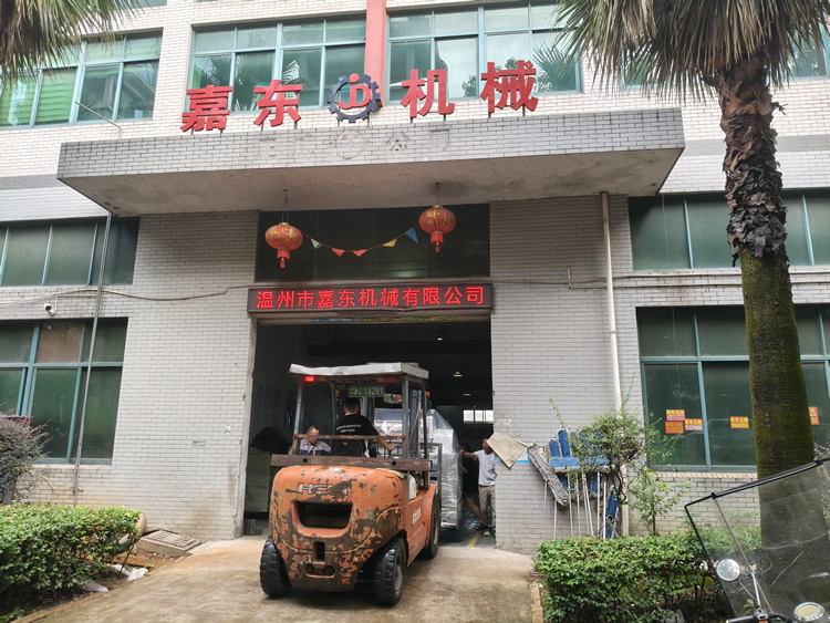 嘉東機(jī)械定制鋁箔壓紋分切一體機(jī) 嘉東機(jī)械定制鋁箔壓紋分切一體機(jī)